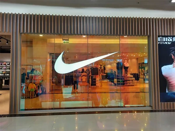 Nike sacai哪里买