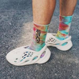 2023「異形鞋」Yeezy Foam Runner型人穿搭示範、超百搭！