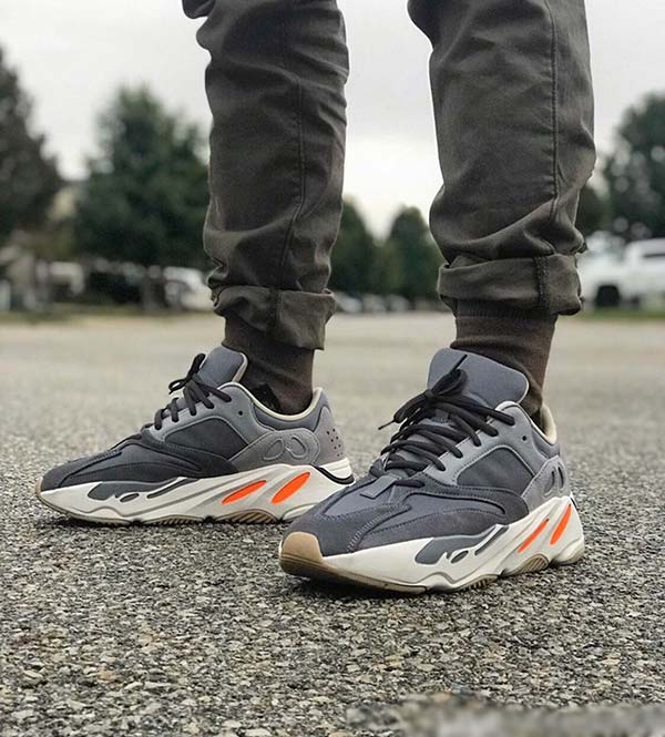 Yeezy Boost 700 Magnet 磁鐵上腳