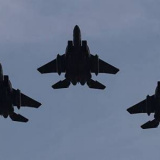 遭美F-15「空中逼車」 伊朗客機乘客撞破頭
