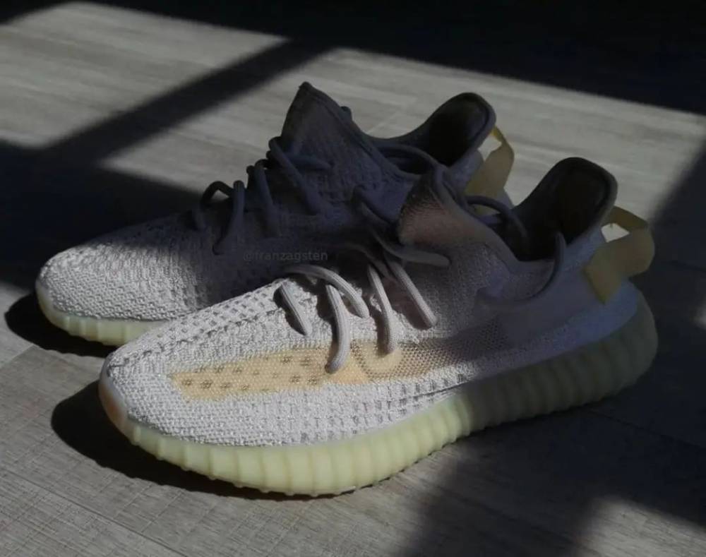 新玩法！会變色的 Yeezy 350 V2！造型差別巨大