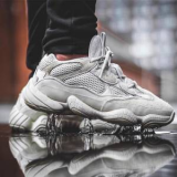 2023街頭潮人首選Yeezy 500穿搭攻略分享！